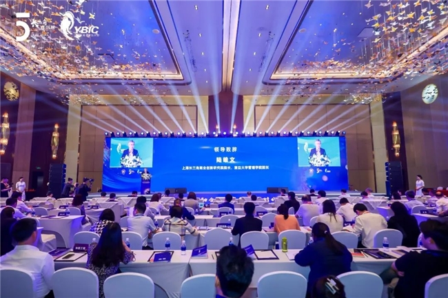 何以别出机杼何为引领商道——第六届长三角商业创新大会暨《2023长三角商业创新样本》发布会在沪成功举行(图1)