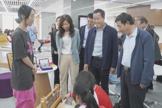 宝职院2024届毕业生宁流溪用非遗织就乡村振兴的新画卷(图2)