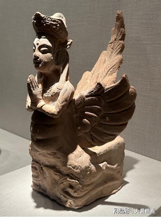 梦笔红楼②《红楼梦·葬花吟》为什么说“愿奴胁下生双翼”？(图4)