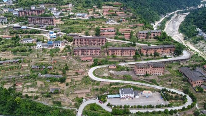 湖北废弃的核工厂昔日闹热员工过万如今没落院落种庄稼(图2)