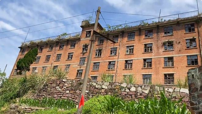 湖北废弃的核工厂昔日闹热员工过万如今没落院落种庄稼(图3)
