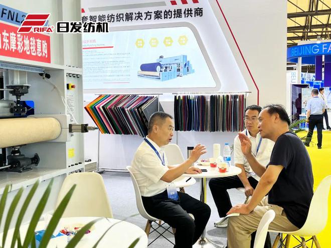 日发纺机亮相上海非织造展览会RFTW10条纹机满足企业稳定需求(图1)