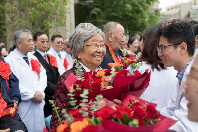 向劳模学习为劳模服务！瑞金医院举行2024年庆祝“五一”国际劳动节主题活动(图2)