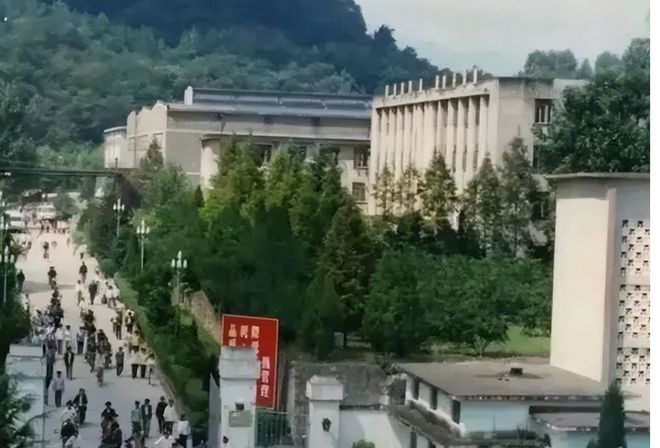 湖北最大的军工厂竟隐藏在深山之中如今的场景更是让人震撼(图4)