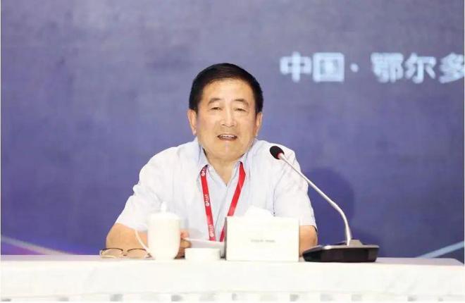 一件短袖2000元一年狂卖300亿！月薪几万才穿得起鄂尔多斯？(图8)