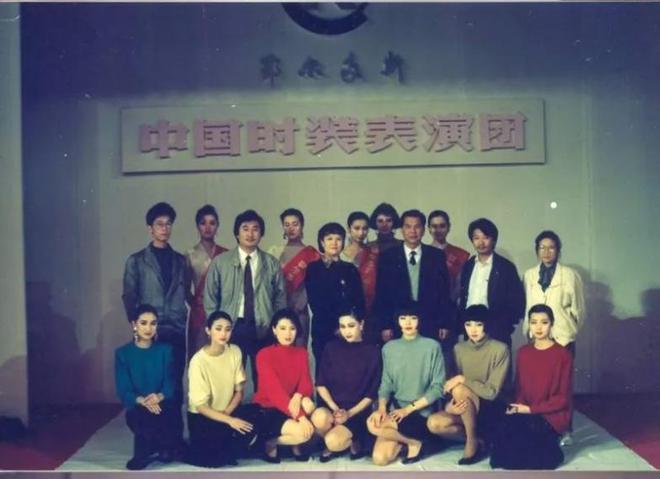 一件短袖2000元一年狂卖300亿！月薪几万才穿得起鄂尔多斯？(图7)