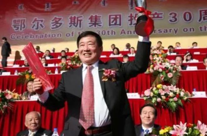 一件短袖2000元一年狂卖300亿！月薪几万才穿得起鄂尔多斯？(图9)