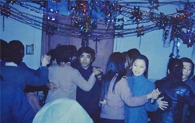 66岁囚歌王子迟志强现状：身体发福大变样称后半生得为自己而活(图7)