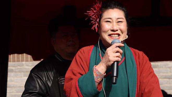 2024年爆火的7位网红个个火得莫名其妙个个赚得盆满钵满(图1)
