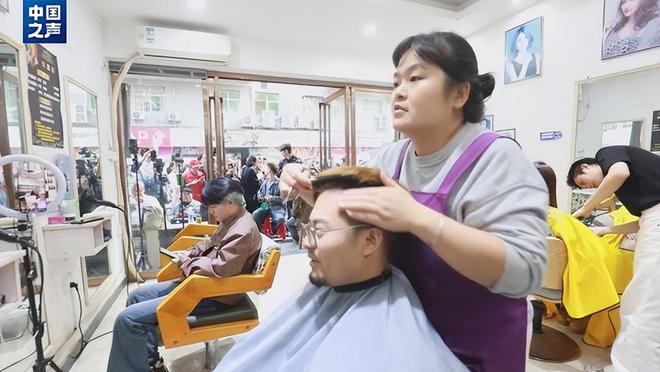 2024年爆火的7位网红个个火得莫名其妙个个赚得盆满钵满(图6)