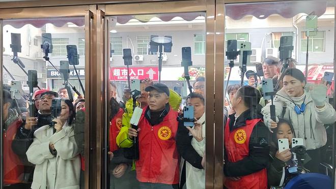 2024年爆火的7位网红个个火得莫名其妙个个赚得盆满钵满(图8)