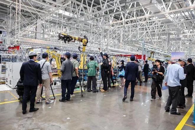 零碳超级工厂落成广汽本田全新纯电P7下线(图3)