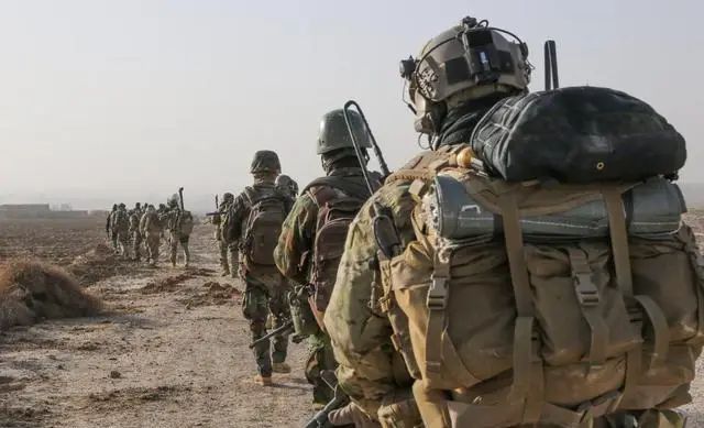 普京放狠话：俄军要全面升级！士兵却吐槽：先把罐头给够行不行？(图2)
