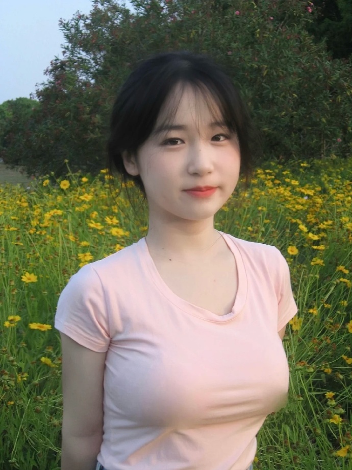 男生在女生肚子上戳坤巴(图1)