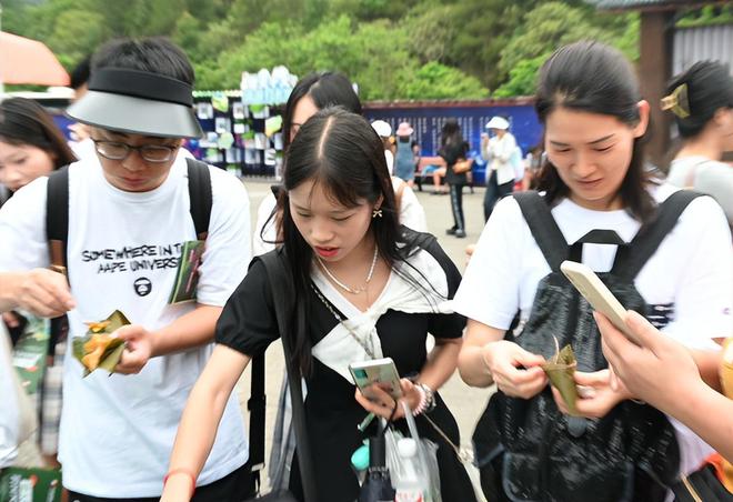 2025五一劳动节放假调休安排：放假几天？怎么调休？最新通知来啦(图3)