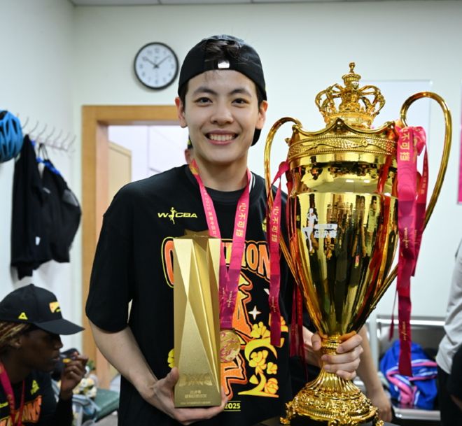WCBA首个00后FMVP！杨舒予成最大惊喜第二冠终成主力(图3)