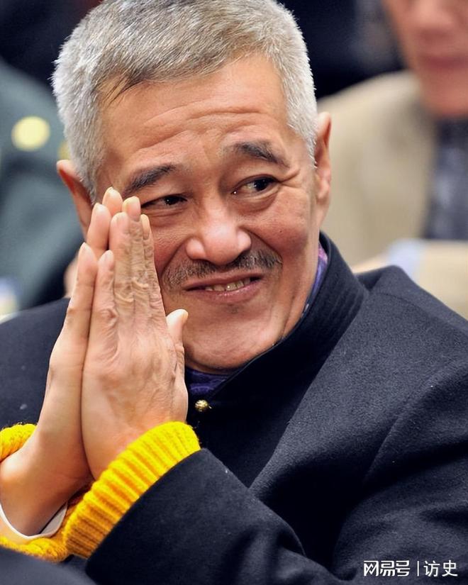 赵本山儿子开罕见豪车穿得像民工网友：这熊样在俺村难找媳妇(图12)
