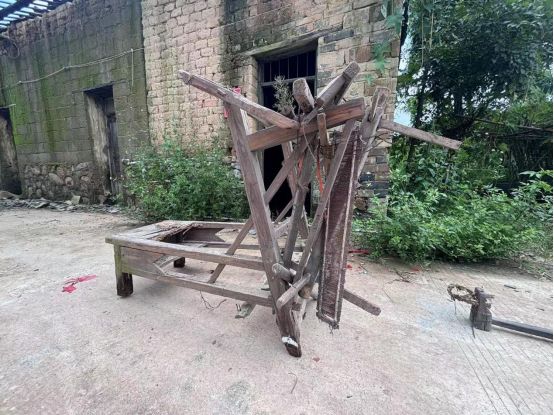 宾阳县思恩民族中学教师施晖：母亲的纺织机(图1)