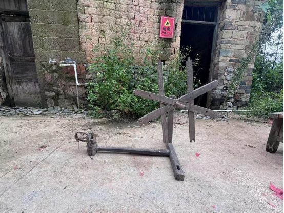 宾阳县思恩民族中学教师施晖：母亲的纺织机(图2)