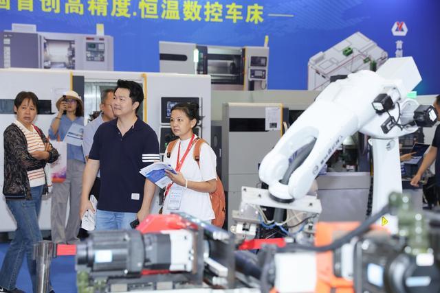 2025世界工业装备及材料供应链博览会佛山开幕(图1)