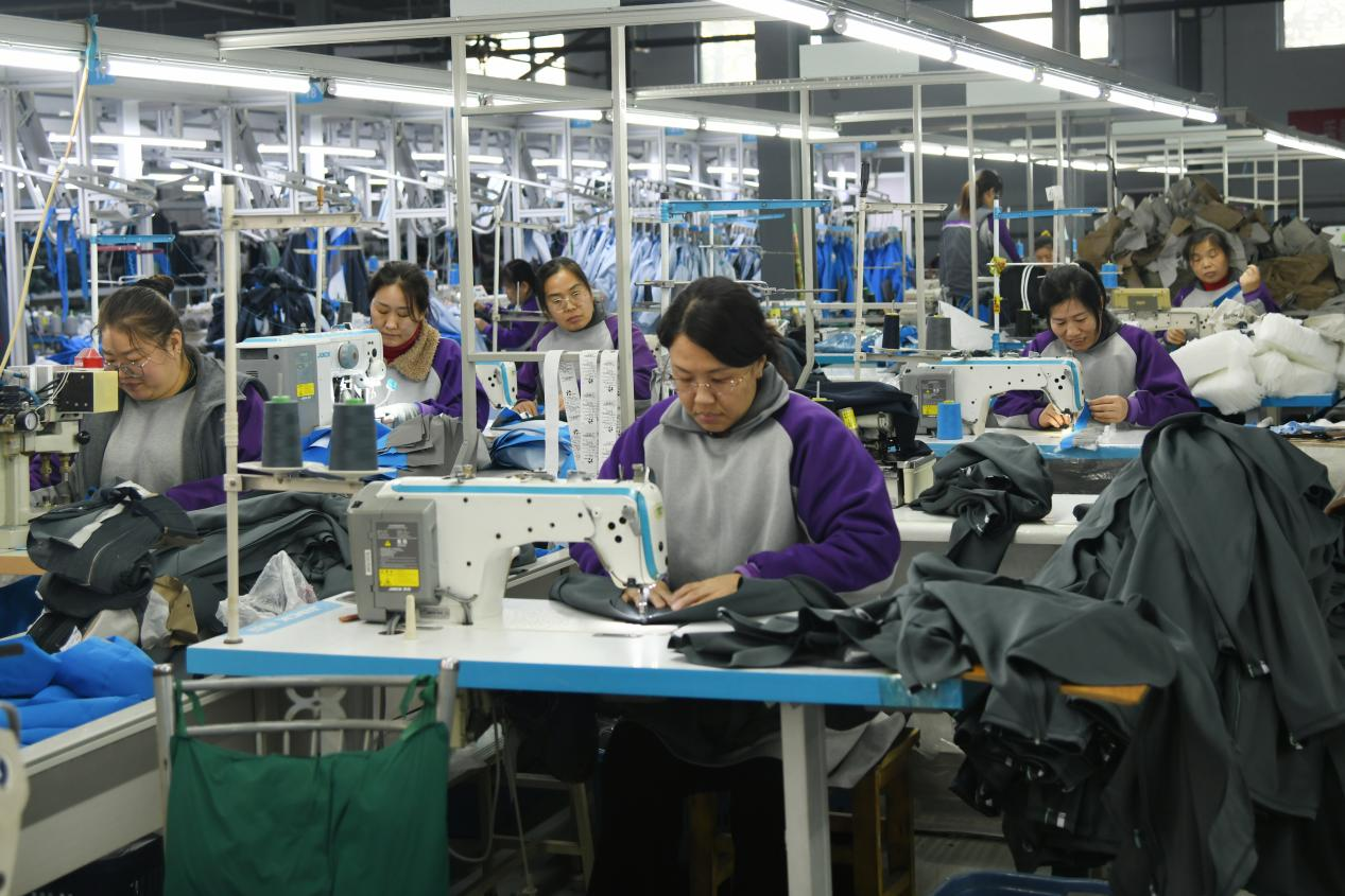 运城市闻喜县各企业锚定目标冲刺收官(图1)