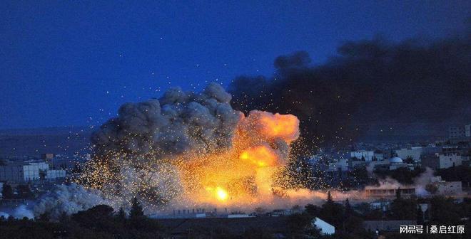 榛树弹道导弹大开杀戒大型兵工厂瞬间被夷平：上千人一个没跑掉(图3)