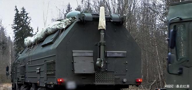 榛树弹道导弹大开杀戒大型兵工厂瞬间被夷平：上千人一个没跑掉(图9)