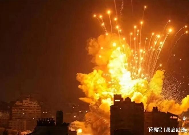 榛树弹道导弹大开杀戒大型兵工厂瞬间被夷平：上千人一个没跑掉(图8)