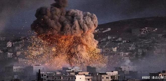 榛树弹道导弹大开杀戒大型兵工厂瞬间被夷平：上千人一个没跑掉(图11)