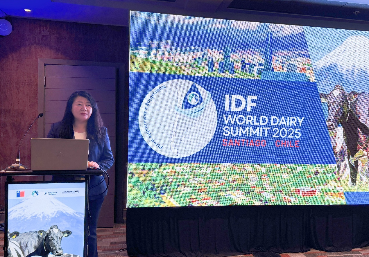 2025世界乳业峰会：蒙牛全球液态奶首座“灯塔工厂”受热议树立全球数智化转型标杆(图1)